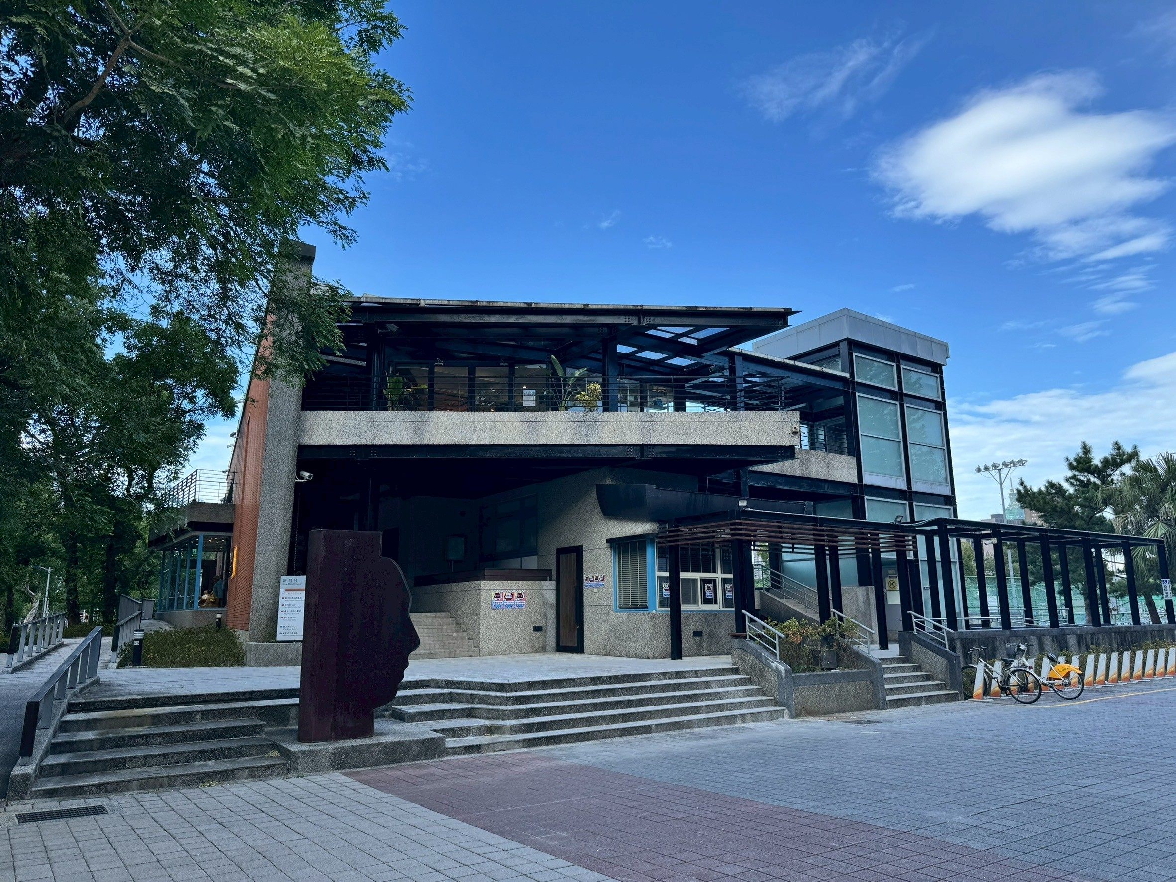 臺灣大學新月台